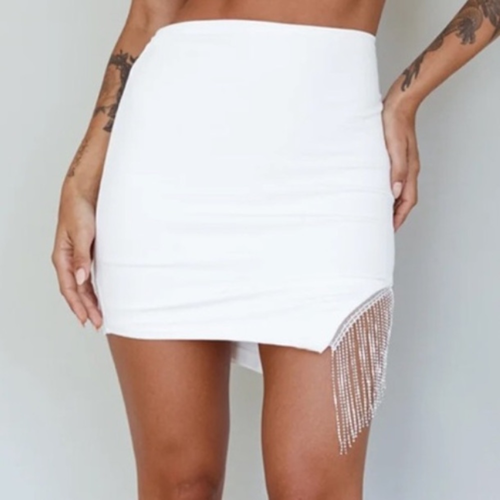 Selfie Leslie Elegant White Mini Skirt with Beaded Fringe